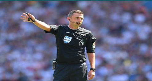  مايكل أوليفر حكما لقمة ليفربول ضد مانشستر يونايتد بالدوري الإنجليزي